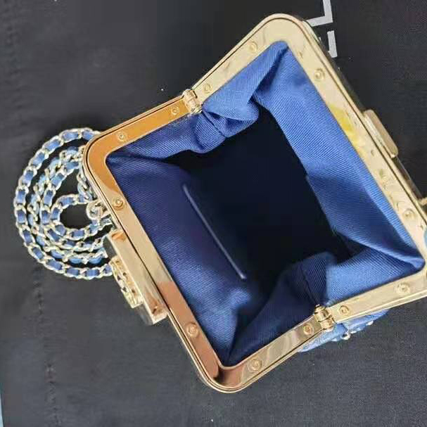 2021 chanel clutch with chain