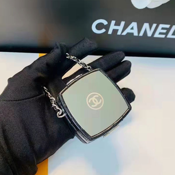 2022 Chanel CLUTCH WITH CHAIN