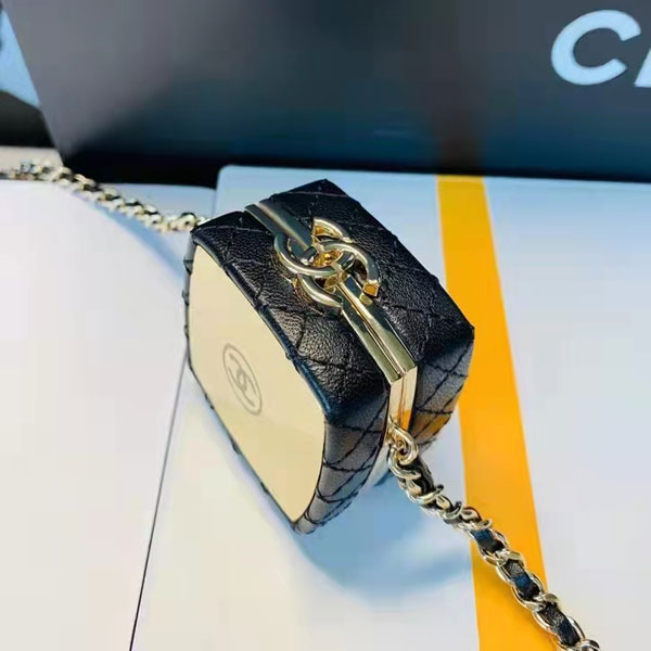 2022 Chanel CLUTCH WITH CHAIN