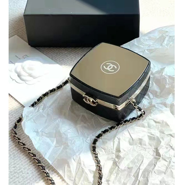 2022 Chanel Clutch With Chain