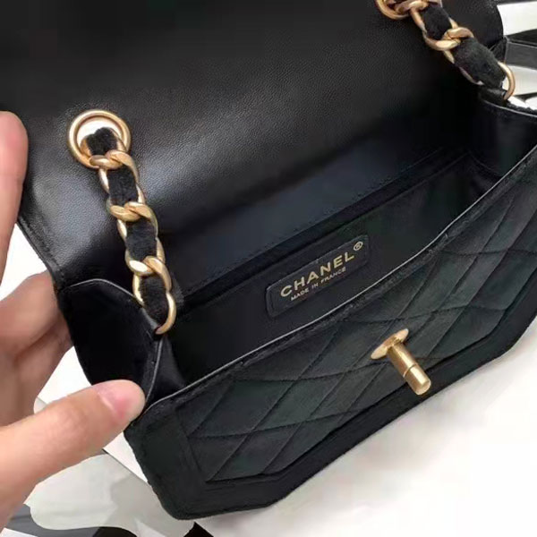 2022 Chanel MINI FLAP BAG