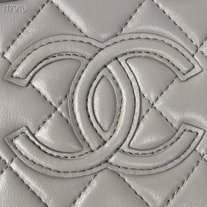 2022 Chanel SMALL VANITY CASE