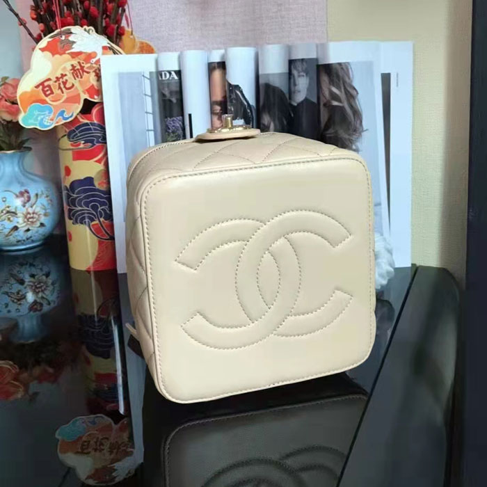 2022 Chanel vanity case