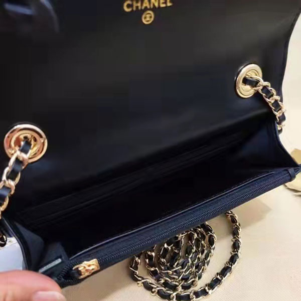 2022 Chanel wallet on chain