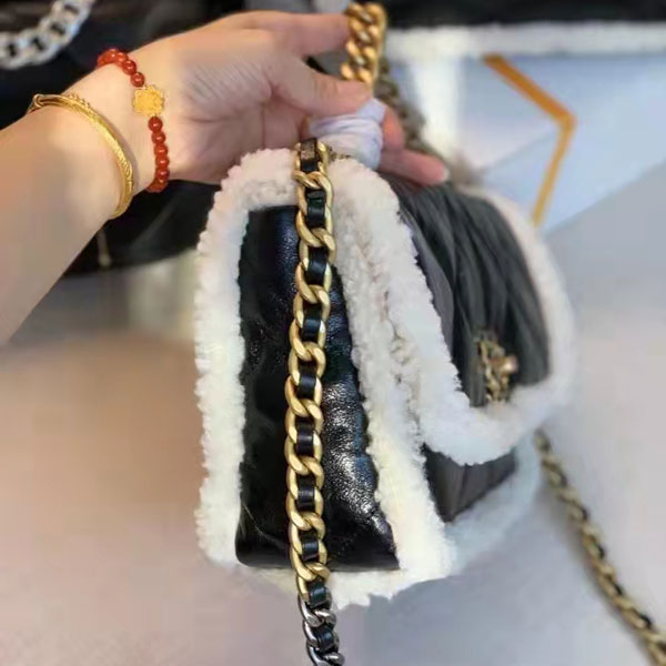 2022 chanel 19 flap bag