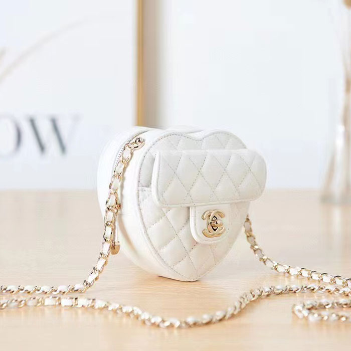 2022 chanel Heart Clutch With Chain