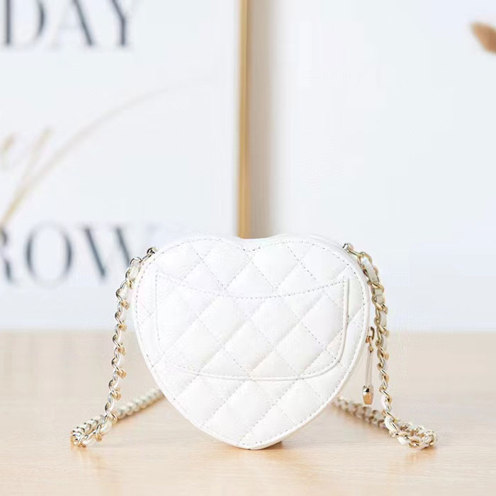 2022 chanel Heart Clutch With Chain