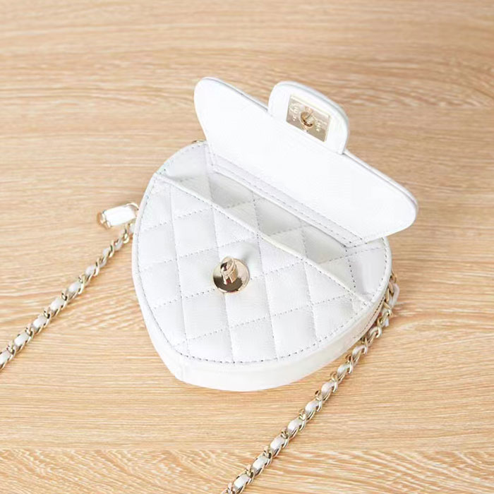 2022 chanel Heart Clutch With Chain