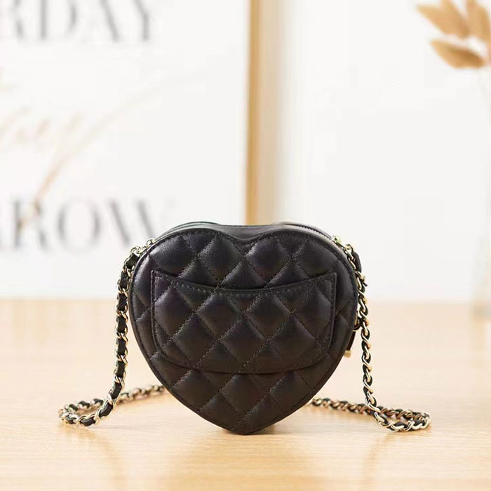 2022 chanel Heart Clutch With Chain