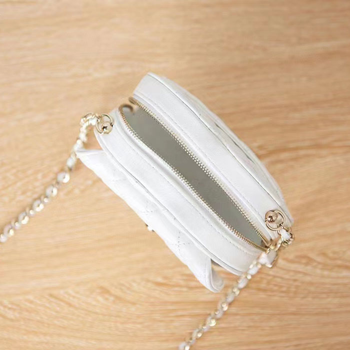 2022 chanel Heart Clutch With Chain