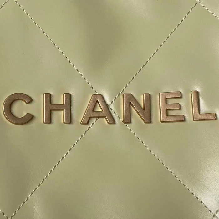 2024 CHANEL 22 HANDBAG