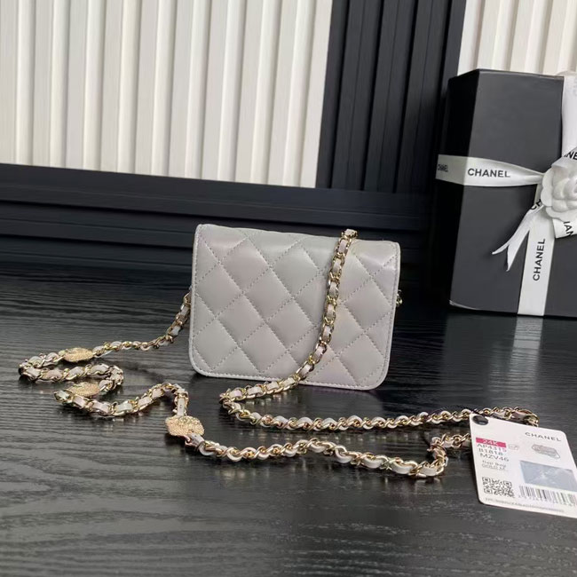 2025 Chanel CLUTCH WITH CHAIN