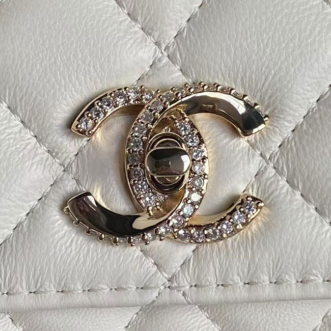 2025 Chanel CLUTCH WITH CHAIN