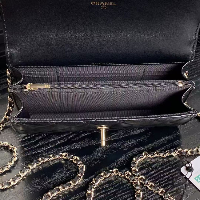 2025 Chanel CLUTCH WITH CHAIN