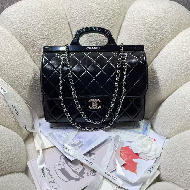 2025 Chanel SHOULDER BAG WITH TOP HANDLE