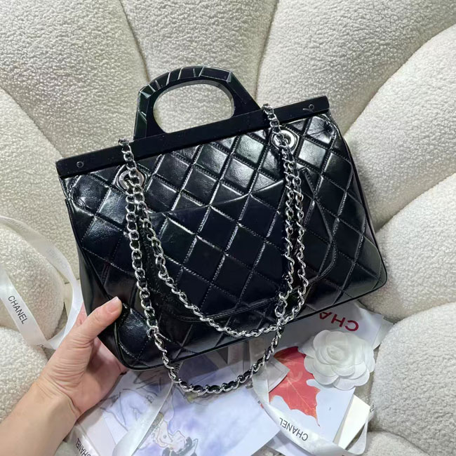 2025 Chanel SHOULDER BAG WITH TOP HANDLE