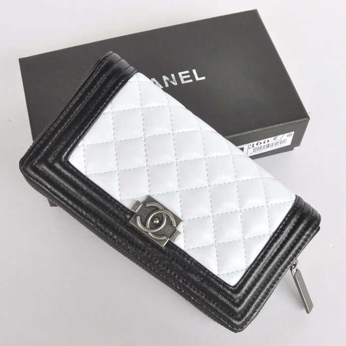 Boy Chanel A360 White Matelasse Zip Around Wallet