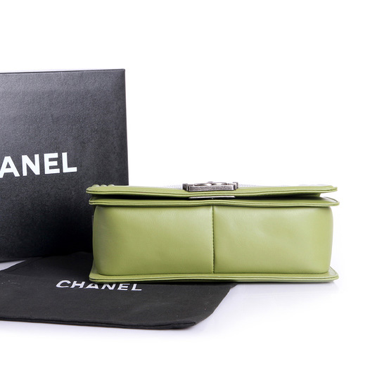 Boy Chanel Flap Shoulder Bag Original Pearl Leather A37003 Green