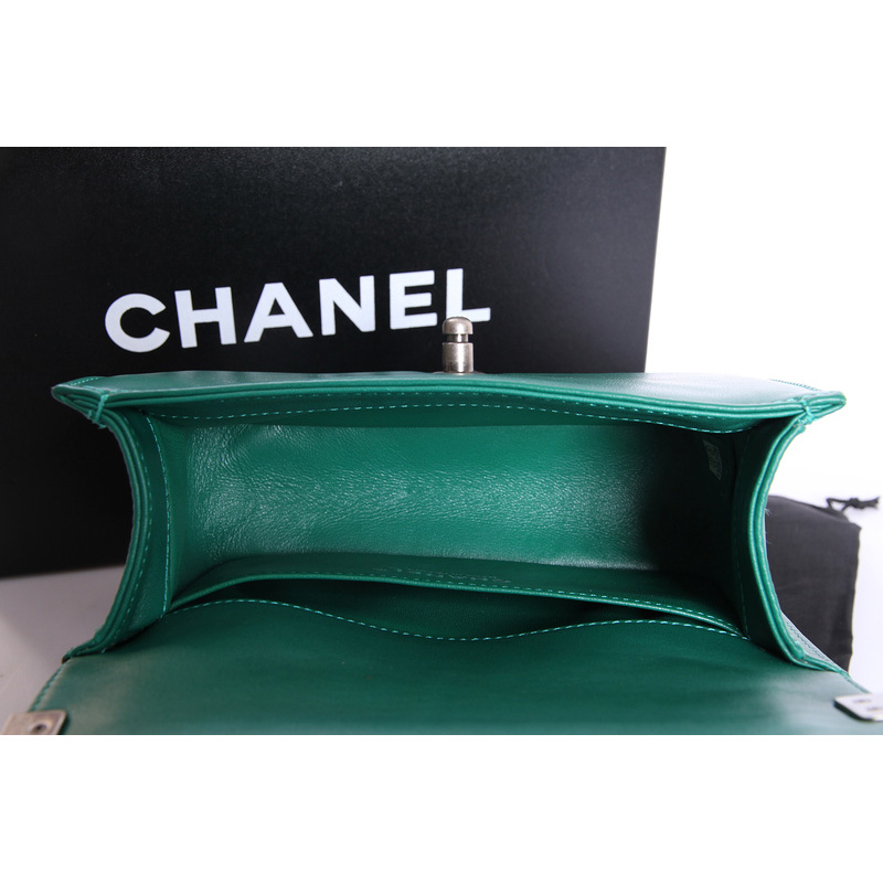 Boy Chanel Flap Shoulder Bag Original Pearl Leather A37006 Green