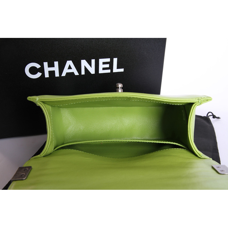 Boy Chanel Flap Shoulder Bag Original Pearl Leather A37006 LightGreen