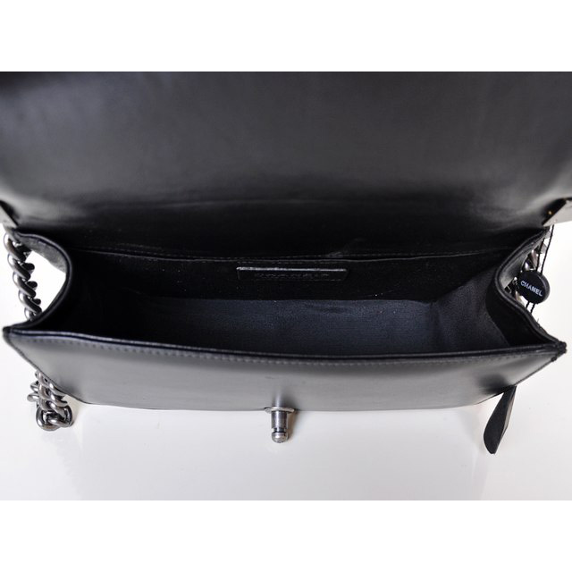 Boy Chanel Flap Shoulder Bag Sheepskin leather A66307 in Black