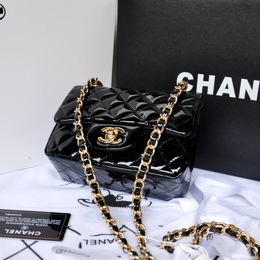 Chanel 1115 mini Classic Flap Bag Original Patent Leather Black in Gold