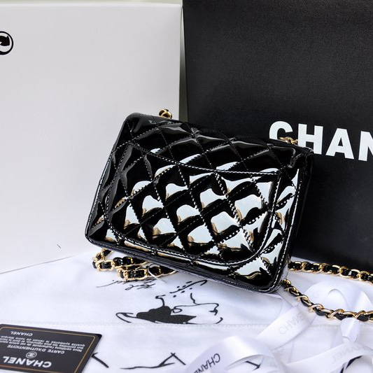 Chanel 1115 mini Classic Flap Bag Original Patent Leather Black in Gold