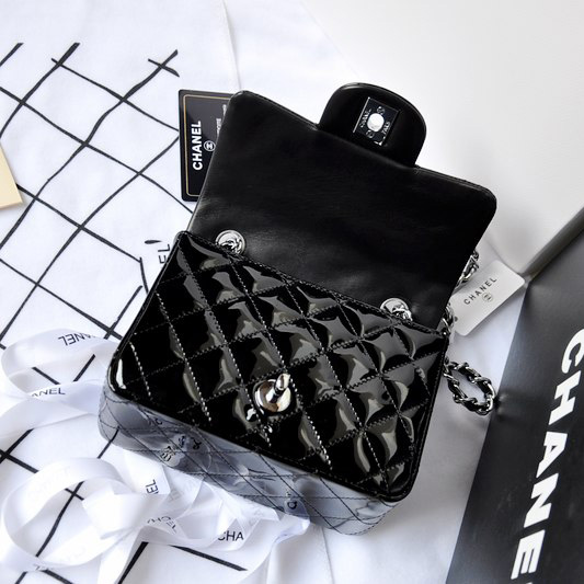 Chanel 1115 mini Classic Flap Bag Original Patent Leather Black in Silver