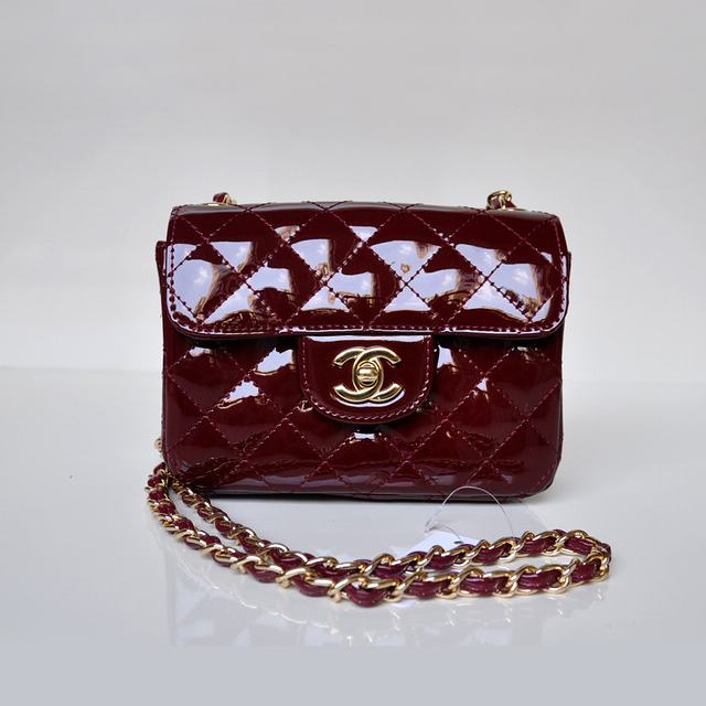 Chanel 1115 mini Classic Flap Bag Patent Leather Claret in Gold