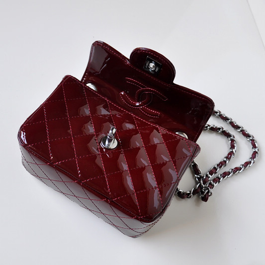 Chanel 1115 mini Classic Flap Bag Patent Leather Claret in Silver