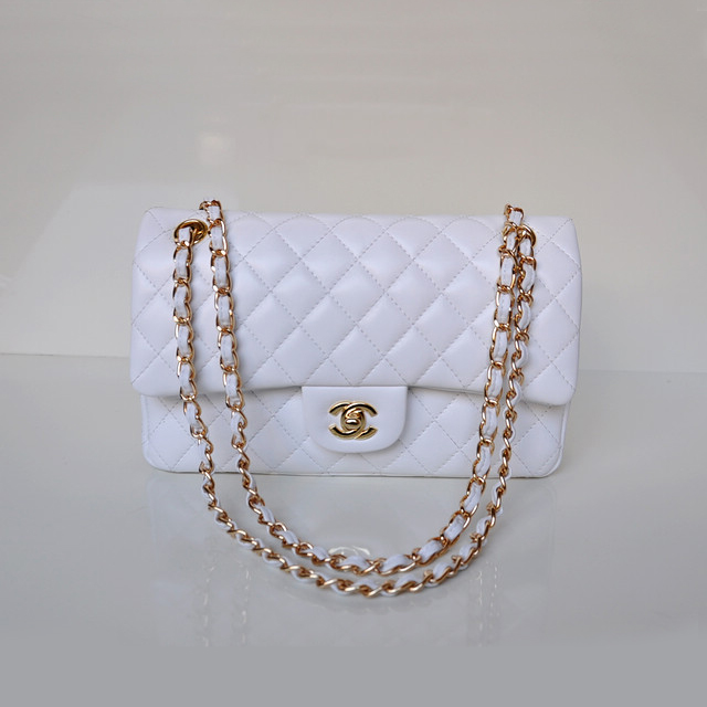 Chanel 2.55 Classic Flap Bag Sheepskin Leather in white with Gold Hardware