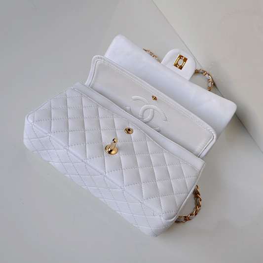 Chanel 2.55 Classic Flap Bag Sheepskin Leather in white with Gold Hardware