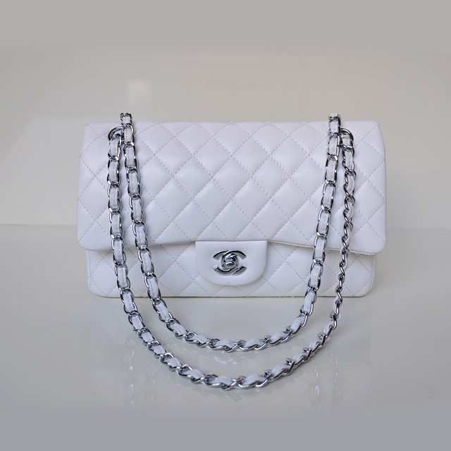 Chanel 2.55 Classic Flap Bag Sheepskin Leather in white with Silver Hardware