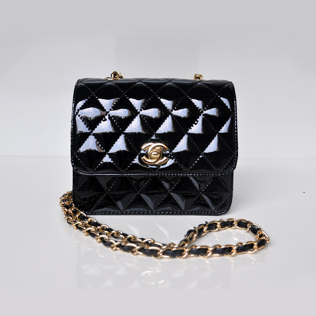 Chanel A67116 Classic mini Flap Bag Patent leather Black in Gold