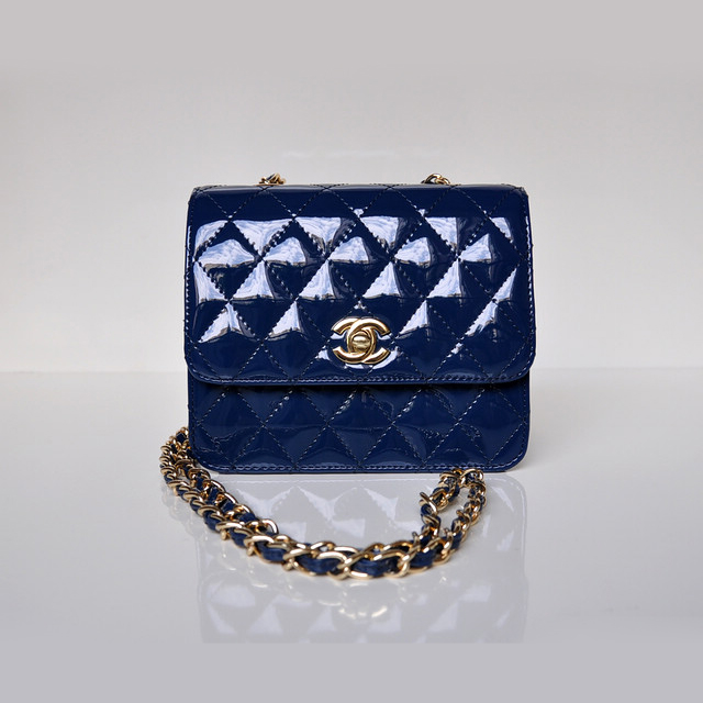 Chanel A67116 Classic mini Flap Bag Patent leather Blue in Gold