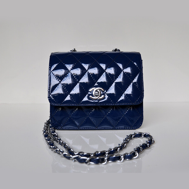 Chanel A67116 Classic mini Flap Bag Patent leather Blue in Silver