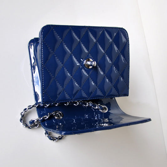 Chanel A67116 Classic mini Flap Bag Patent leather Blue in Silver