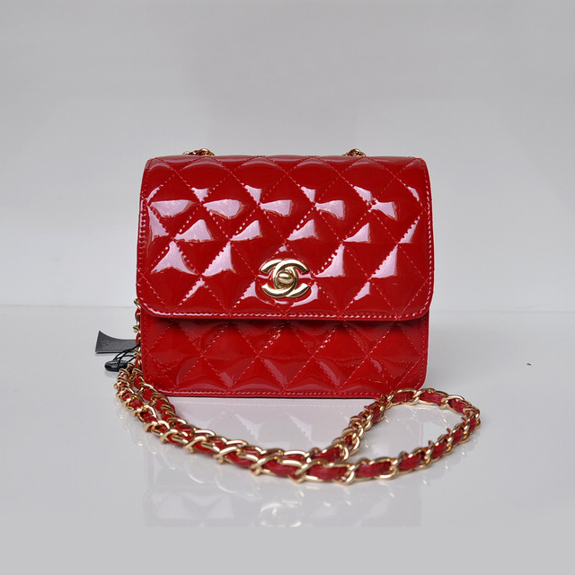 Chanel A67116 Classic mini Flap Bag Patent leather Red in Gold