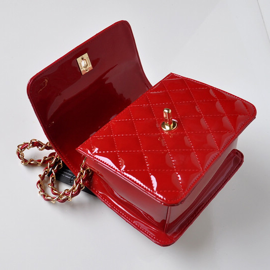 Chanel A67116 Classic mini Flap Bag Patent leather Red in Gold