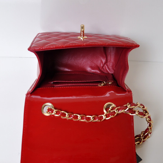 Chanel A67116 Classic mini Flap Bag Patent leather Red in Gold