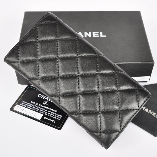 Chanel Black Patent CC logo Bi-Fold Wallet A514 in Black