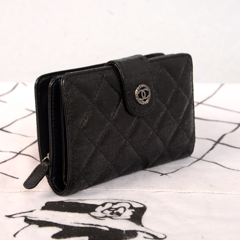 Chanel Matelasse Bi-Fold Wallet Glazed Crackled Leater C004 Black with Silver