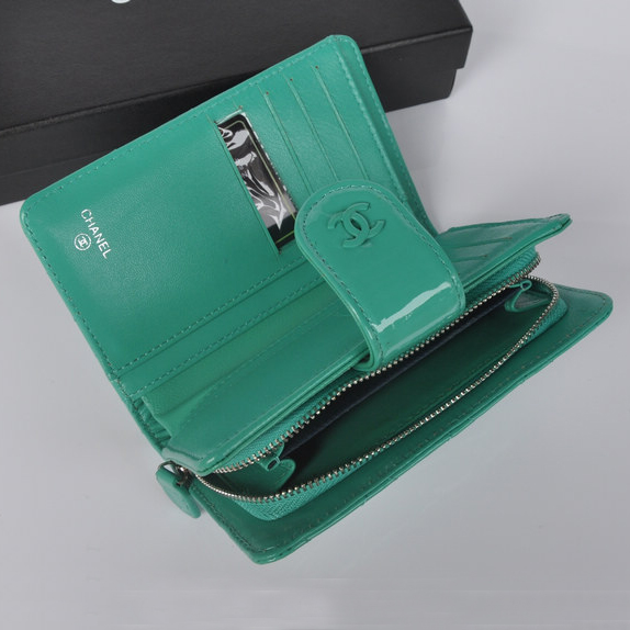 Chanel Matelasse Bi-Fold Wallet Patent Leater A051 Green