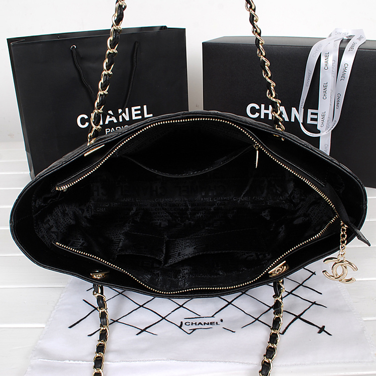 Chanel Sheepskin Leather Shoulder Bag A76600 Black