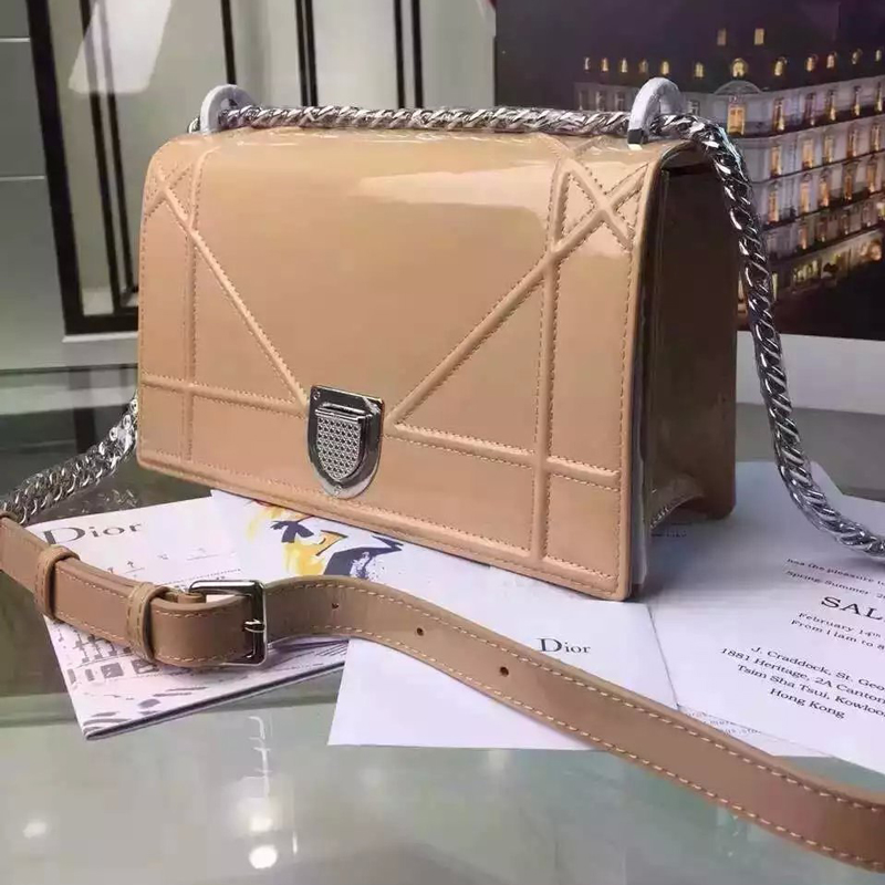 Diorama flap bag