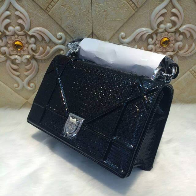 Diorama flap bag