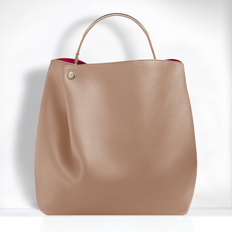 Diorific bucket bag in smooth pearlised Nude calfskin