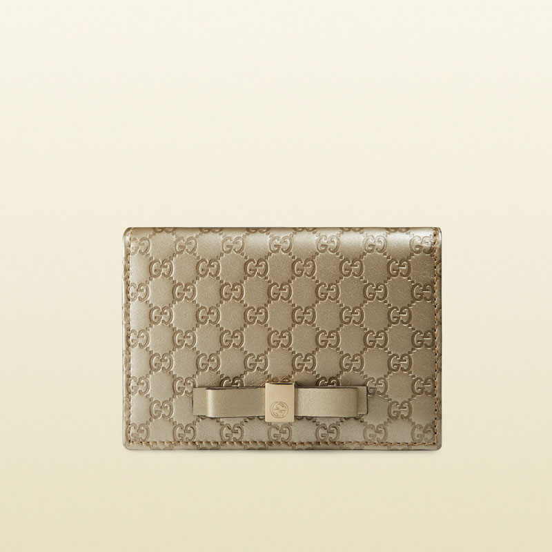 Gucci bow microguccissima leather train pass case