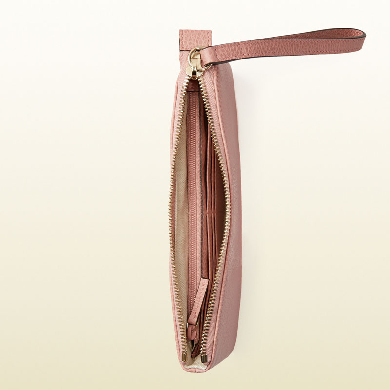 Gucci swing leather wristlet