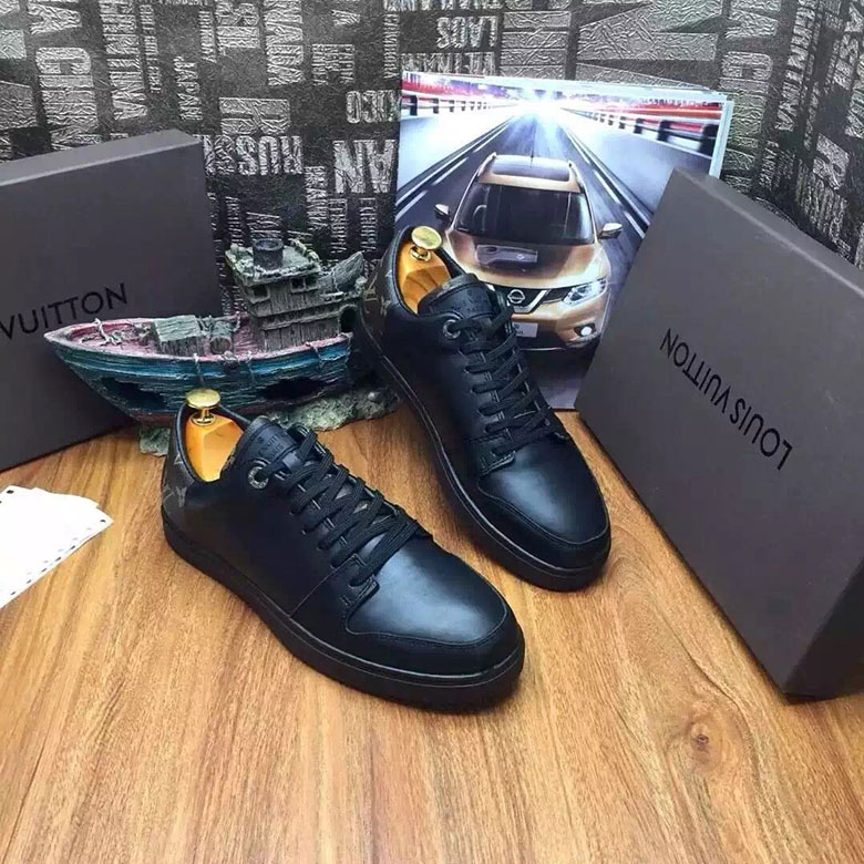 Louis Vuitton Men Line Up Sneaker